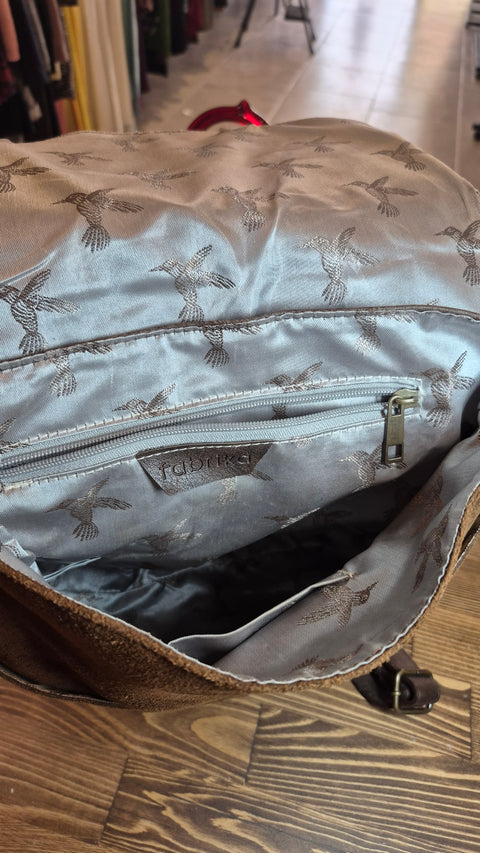 Kahverengi süet-deri sırt çanta