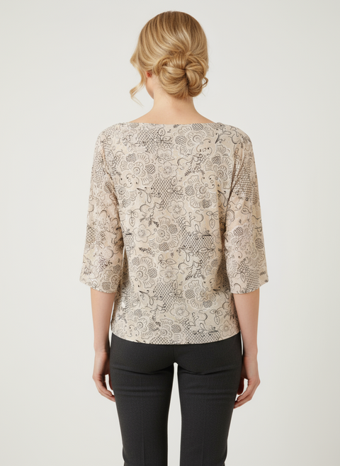 Kendinden desenli bej renginde bluz