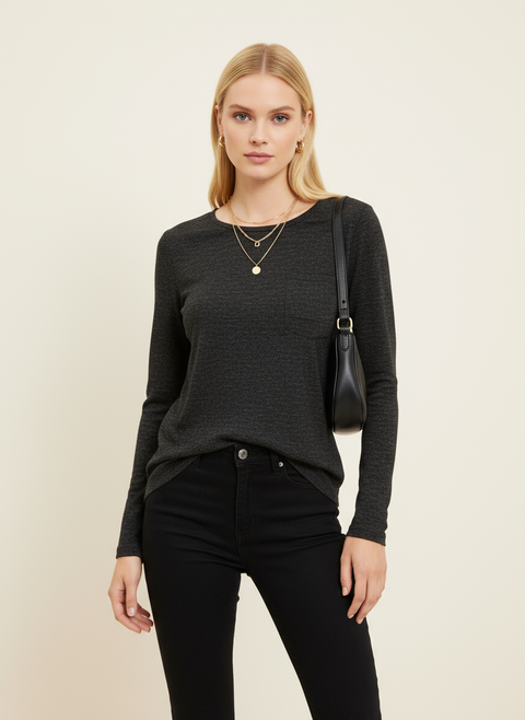 Önü cep detaylı arkası zincirli siyah bluz