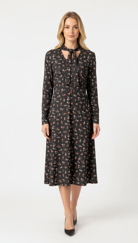 Çiçek desenli fular yaka elbise