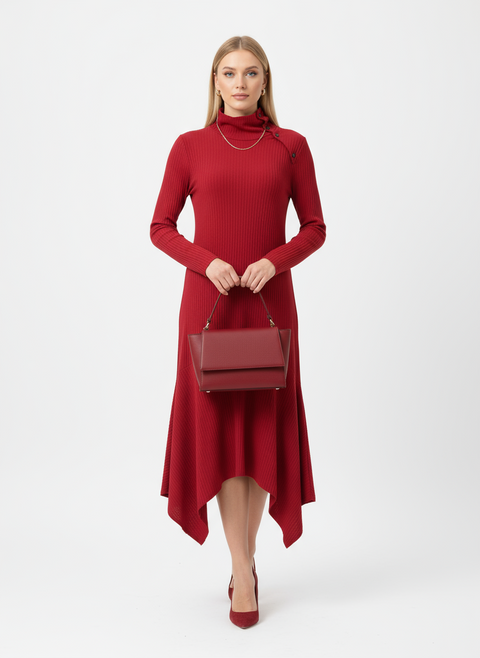 Kırmızı boğazlı elbise