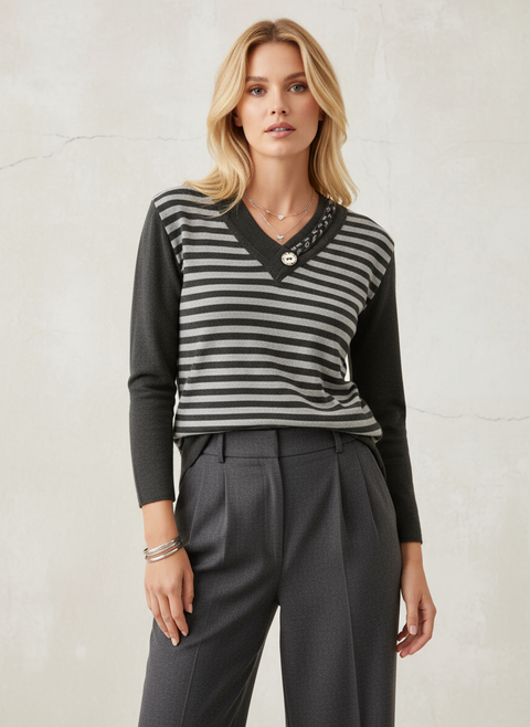 Çizgili yakası düğme detaylı gri kazak