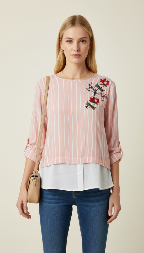 Pembe beyaz çizgili alt kısmı beyaz bluz detaylı yan göğüs kısmı nakış çiçekli uzun kol bluz