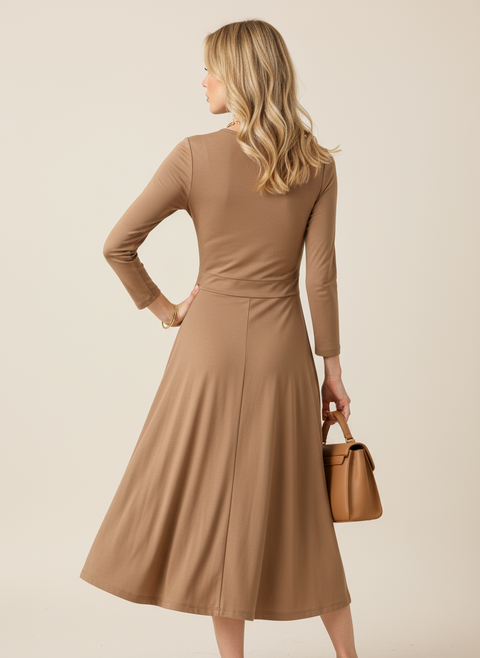 Bej yaka detaylı elbise