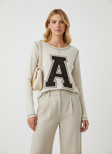 Yazı detaylı beyaz kazak