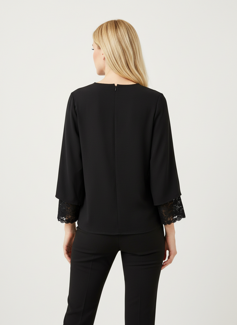 Kolları dantel detaylı siyah bluz