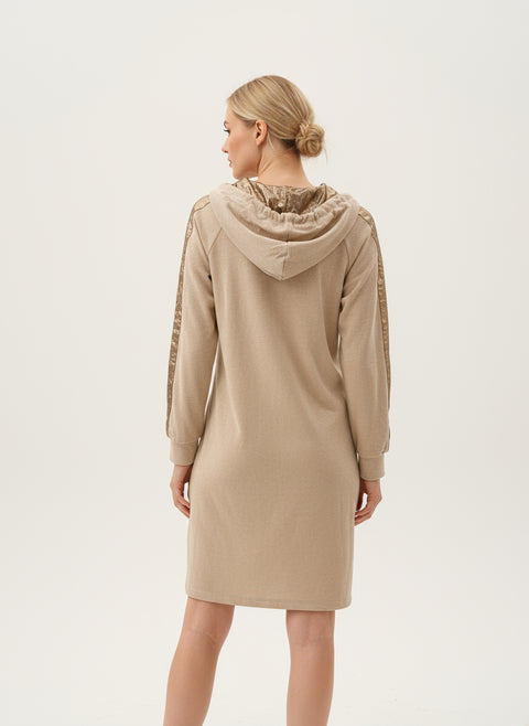 Kapüşon ve kol şeritlerinde Gold detaylı elbise
