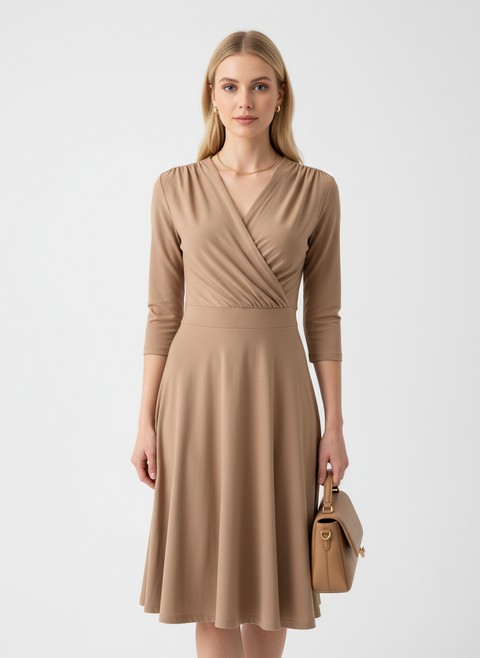 Bej yaka detaylı elbise