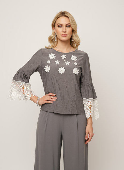 Çiçek detaylı kolları dantelli gri bluz