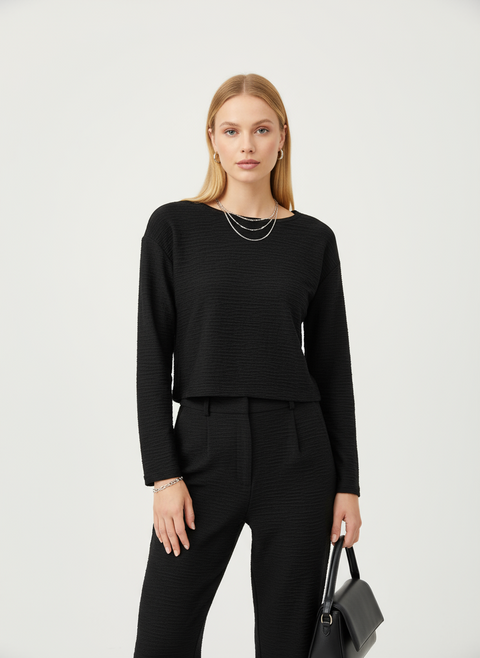 Arkası dantel çiçek detaylı siyah bluz