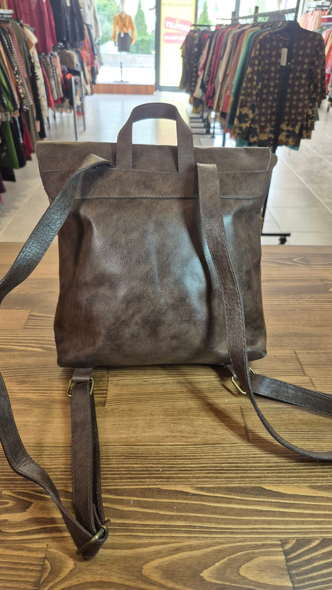 Taba süet-deri kapaklı sırt çanta