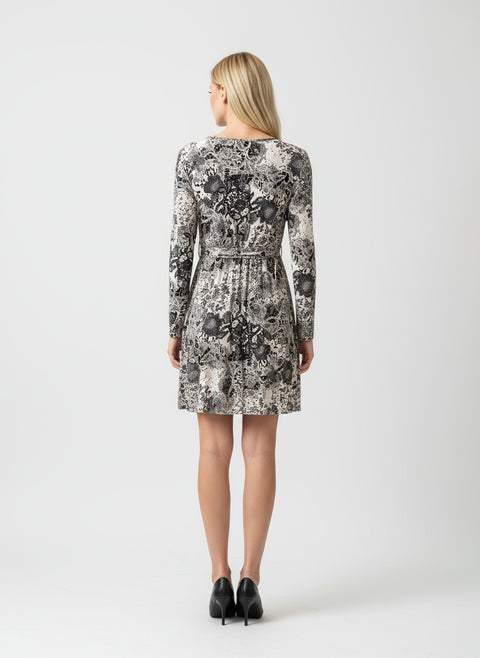 Siyah beyaz desenli bağlama detaylı elbise