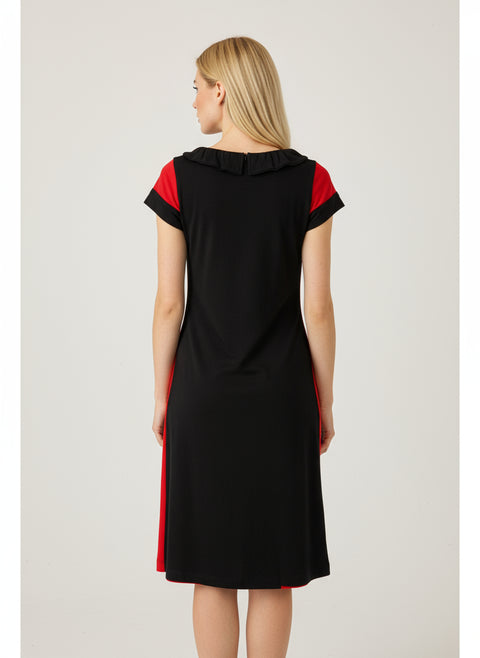 Yanları kırmızı desenli elbise