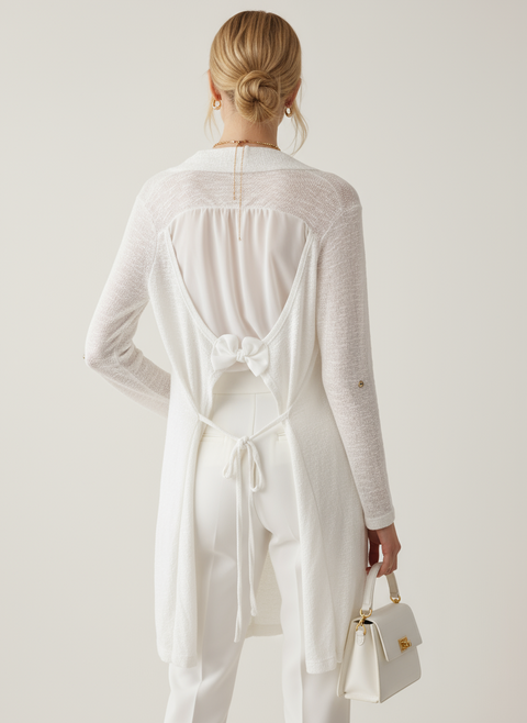 Beyaz bağlama detaylı hırka