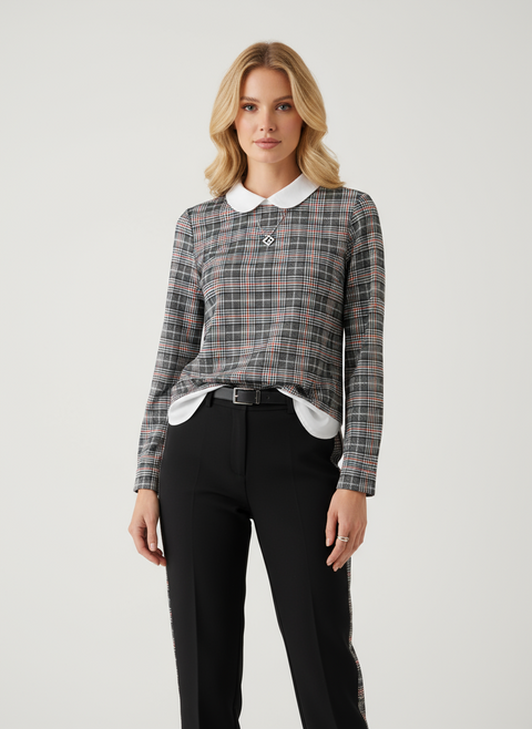 Ekoseli yaka detaylı