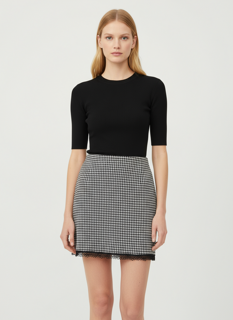 Kazayağı desenli etek ucu işlemeli etek