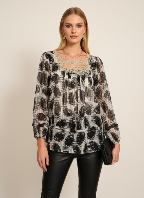 Yakası transparan dantel detaylı desenli bluz