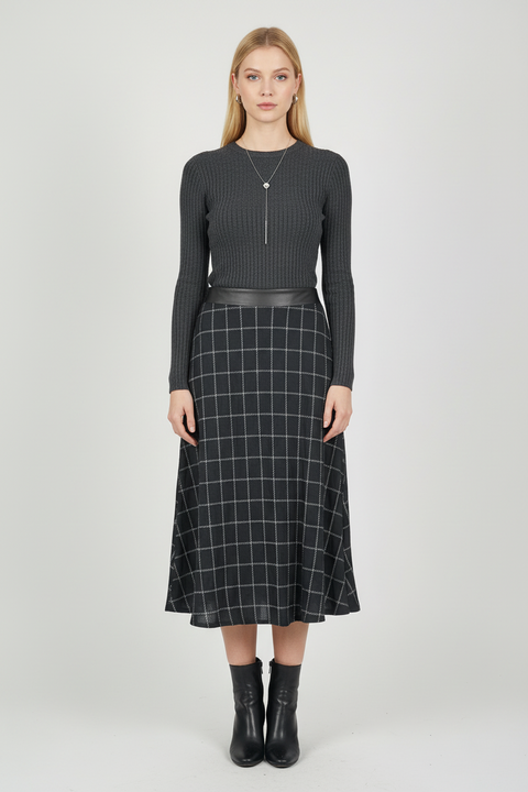 Deri detaylı lacivert ekose midi etek