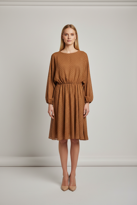 kabartma desenli kahve elbise