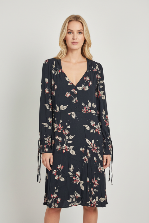 düğme detaylı çiçekli elbise