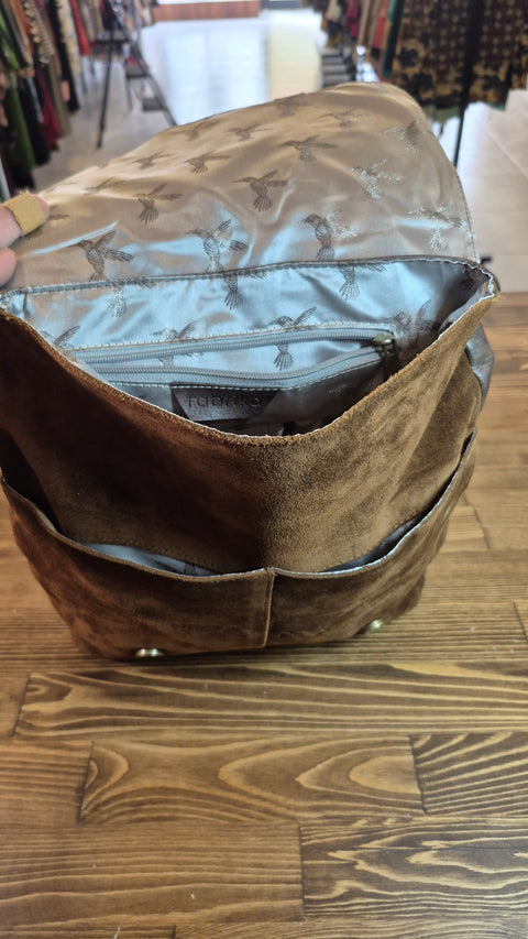 Kahverengi süet-deri sırt çanta