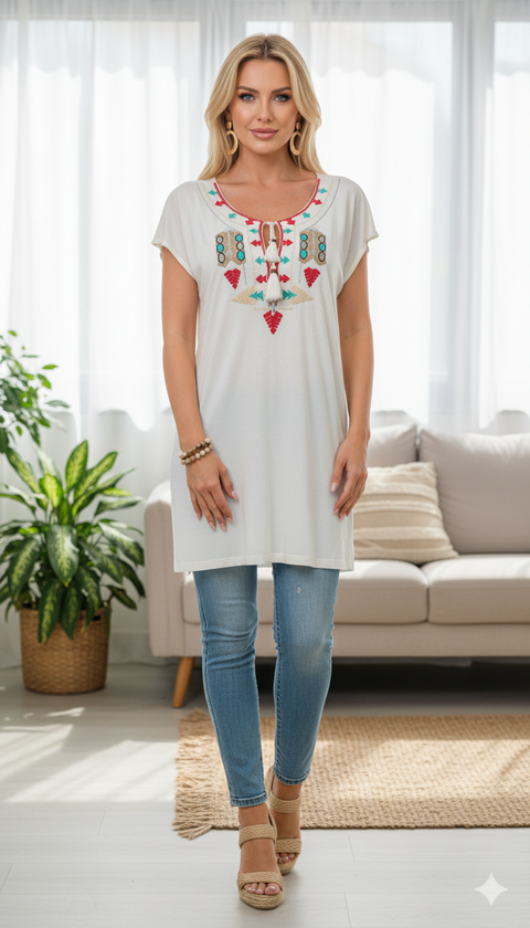 Beyaz Etnik Desenli Tişört