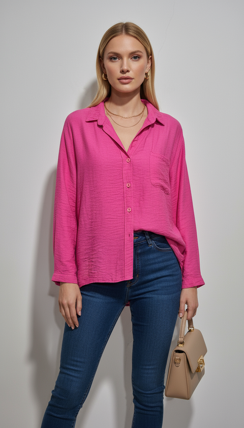 Yakası açık pembe gömlek