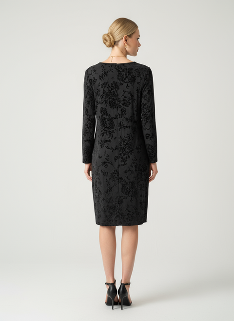 Siyah Kadife desen detaylı yakası taşlı elbise