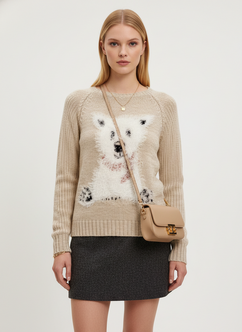 Panda işlemeli bej renginde kazak